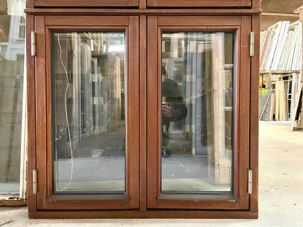 2-fags Dannebrogsvindue i teaktræ