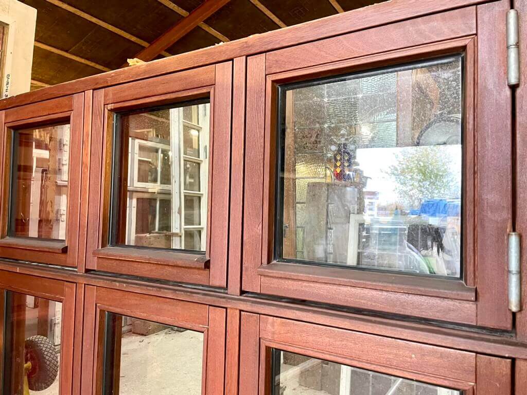 3-fags Dannebrogs-termovindue i teaktræ