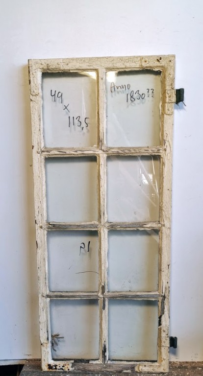 Smukt 8-ruders sprosset vindue (1690)