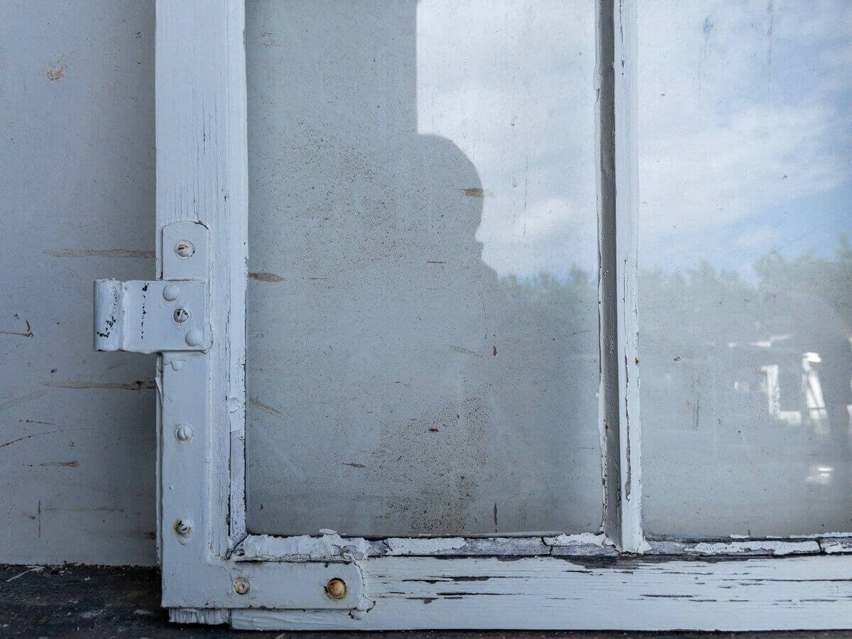 Højt 6-ruders vindue m. blæst glas