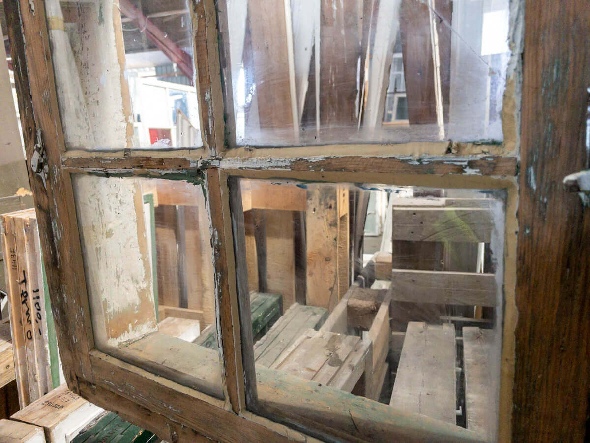 Klassisk 4-ruders, småsprosset vindue m. karm