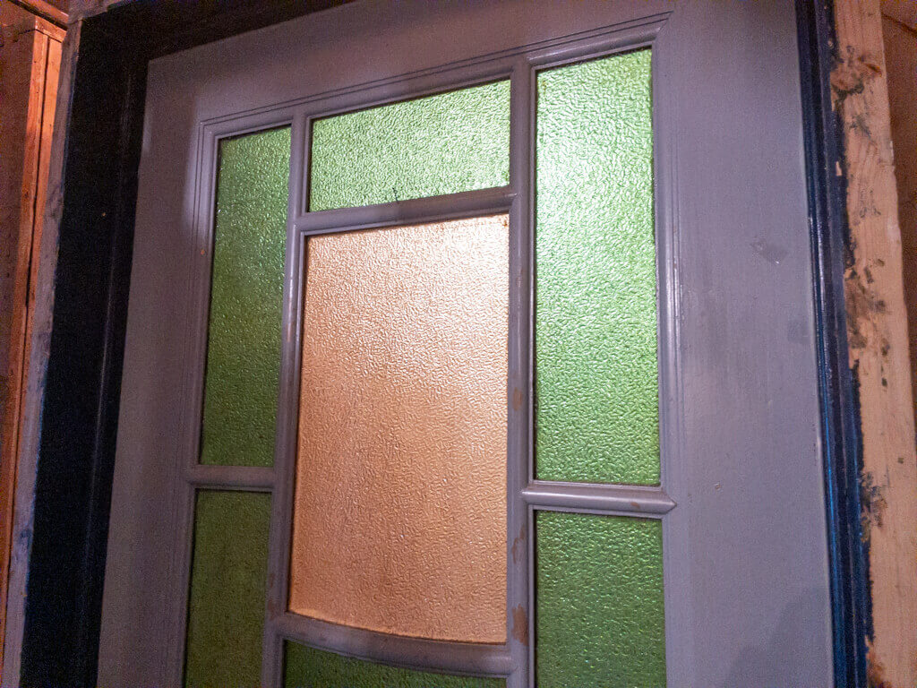 Opgangsdør/hoveddør m. farvet strukturglas