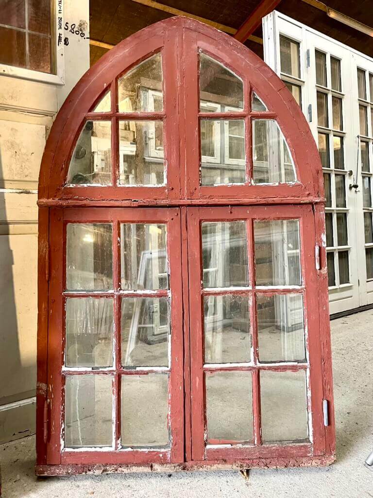 Sjældent palævindue m. spids bue