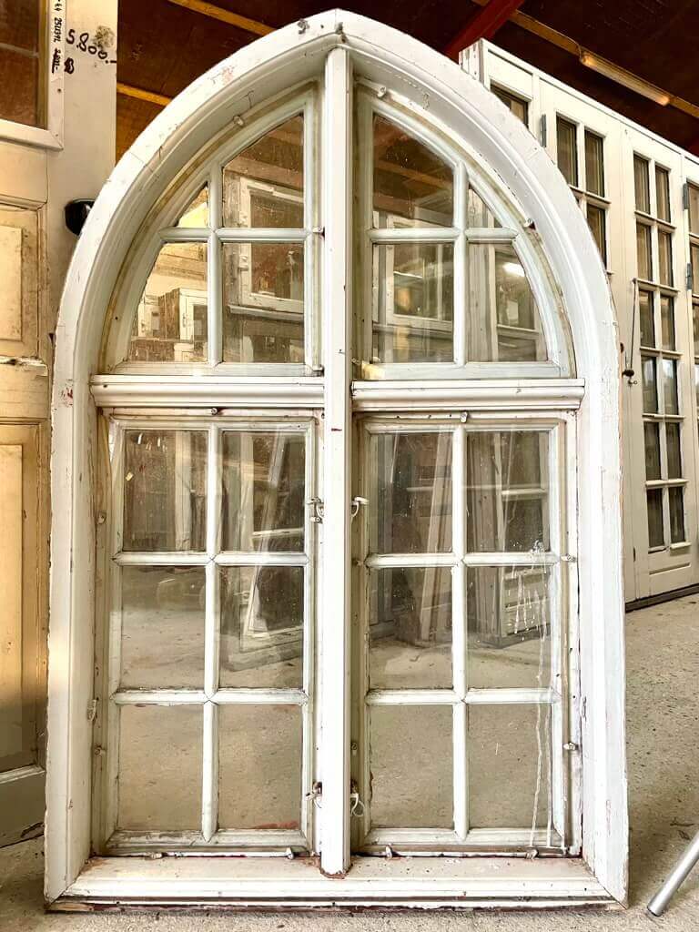 Sjældent palævindue m. spids bue