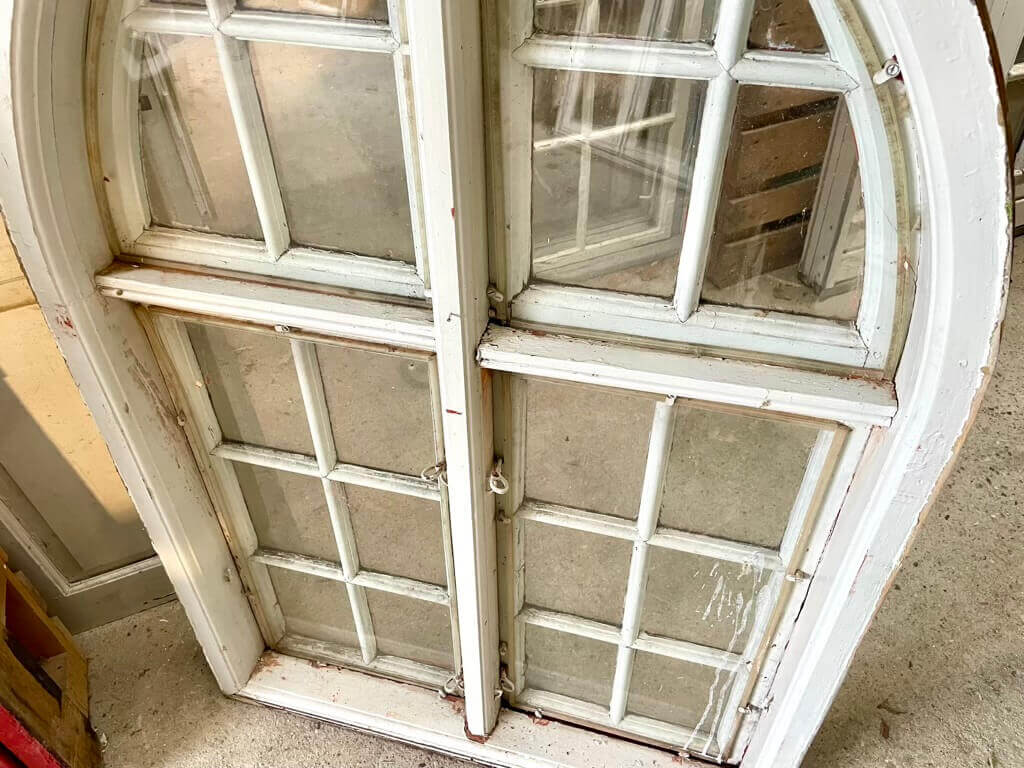 Sjældent palævindue m. spids bue