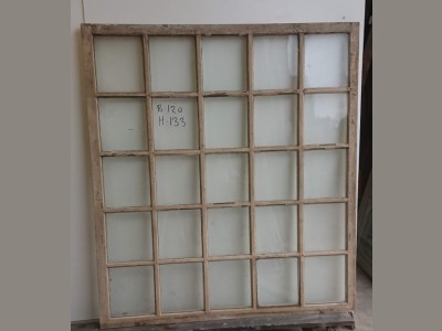 Utroligt 25-ruders sprossevindue