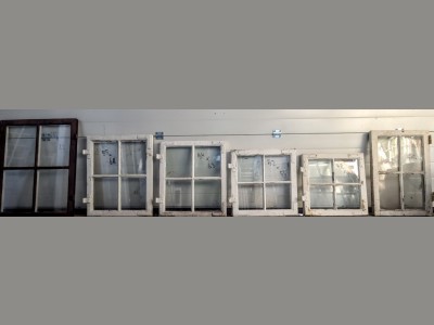 20 - 30  forskellige størrelser og antal haves på lager