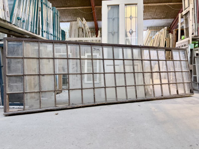 3,4 m. bredt, småsprosset fabriksvindue