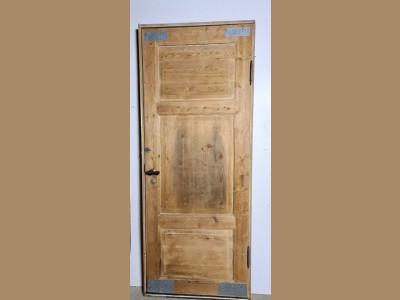 Afsyret fyldningsdør