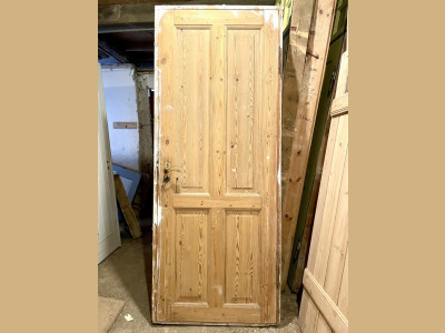 Afsyret, klassisk Dannebrogsdør m. karm