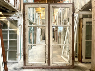 Antikt kernetræsvindue m. karm og blæst glas