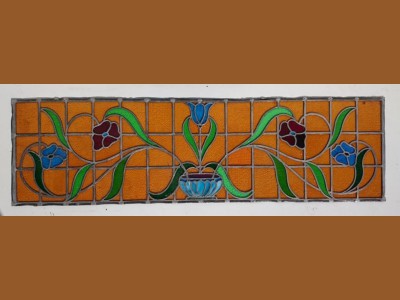 Bredt, blyindfattet vindue