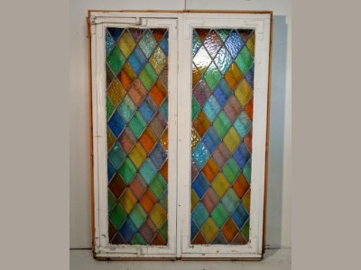 Blyglasvindue i karm.