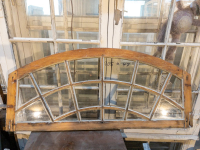 Buet 16-ruders vindue m. svungne sprosser