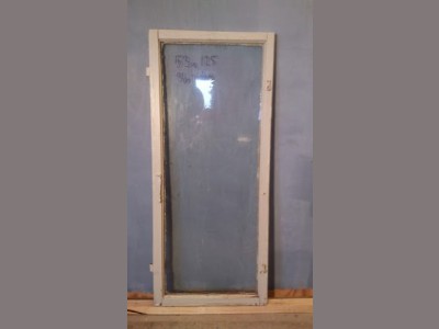 1-rudes højt vindue m. blæst glas