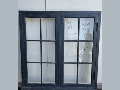 Klassisk bondehusvindue m. karm