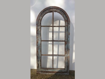 Buet vindue m. fantastisk patina