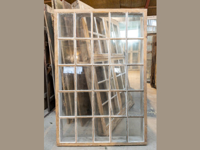 Fastkarmsvindue med 25 ruder