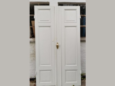 Fløjdør i smuk stand u. karm