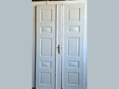 Fløjdør i smuk stand u. karm