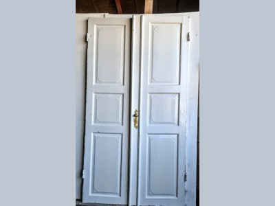 Fløjdør i smuk stand u. karm