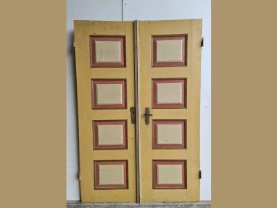 Gammel fløjdør u. karm