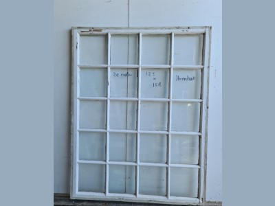 Smukt 20-ruders sprossevindue