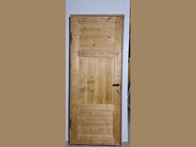 Afsyret fyldningsdør