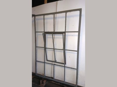 Stort 16-ruders fabriksvindue