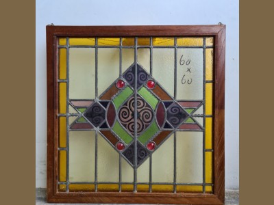 Smukt blyindfattet vindue med fine farver