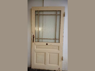 Smuk dør i jugend-stil.