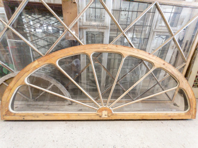 Kæmpe buet, halvmånevindue