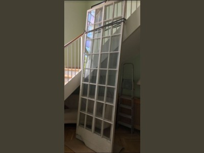 Kæmpe, højt vinduesparti m. 32 ruder