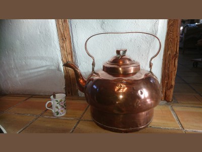 Kæmpe, antik keddel i kobber