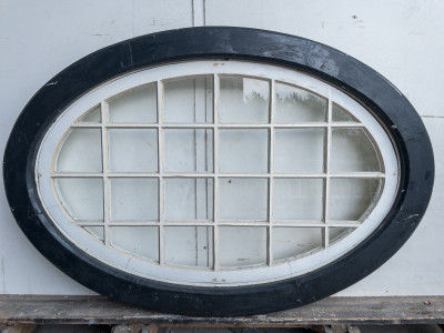 Kæmpe ovalt 24-ruders sprossevindue