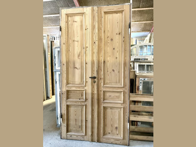 Klassisk, afsyret fløjdør fra herskabslejlighed