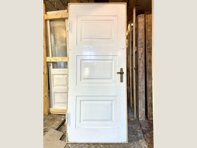 Klassisk fyldningsdør m. fine greb og karm