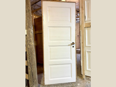 Klassisk fyldningsdør m. fire felter og karm