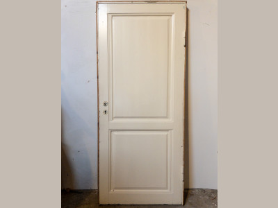 Klassisk, massiv fyldningsdør m. karm