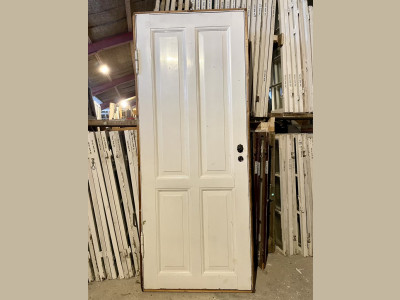 Klassisk, venstrehængt Dannebrogsdør m. karm