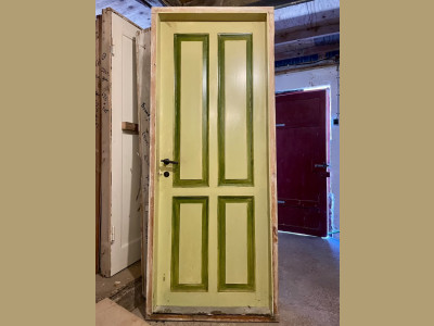 Klassisk, venstrehængt Dannebrogsdør m. karm