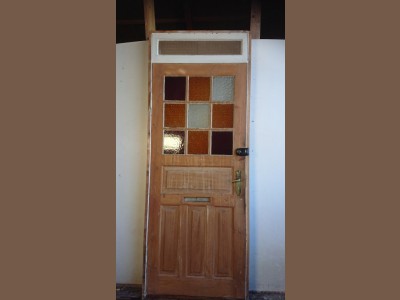 Køn hoveddør m. karm