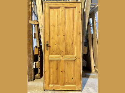 Lav, klassisk Dannebrogsdør m. karm