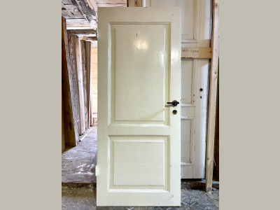 Lav og smal fyldningsdør m. spidsgreb