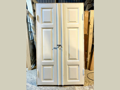 Lav, original dobbeltdør m. smukke fyldninger