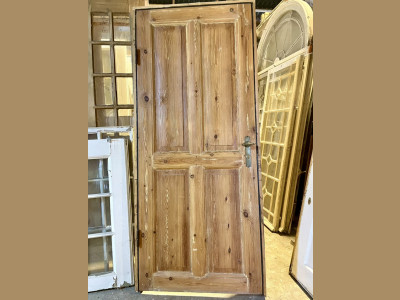 Lav, venstrehængt Dannebrogsdør m. karm