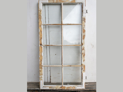 Nyrenoveret 8-ruders småsprosset vindue