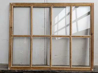 Nyrenoveret 8-ruders vinduesramme