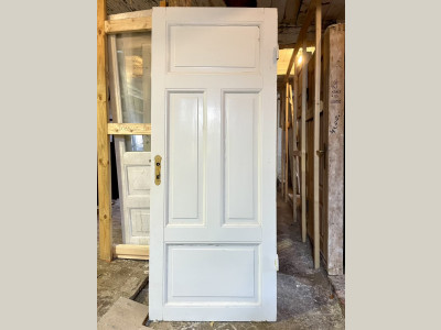 Original fyldningsdør m. fire felter, u. karm