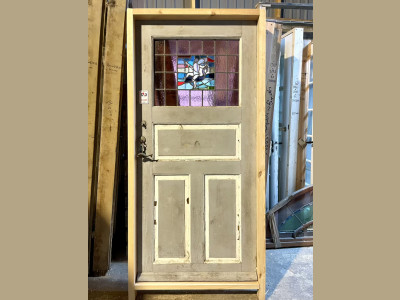 Original hoveddør m. blyindfattet rude